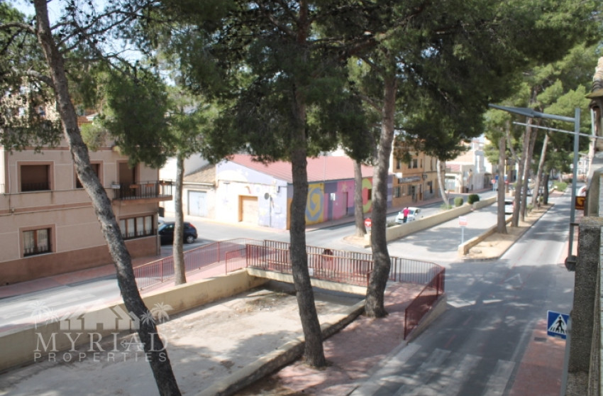 Resale - Townhouse -
Pinoso - calle lepanto