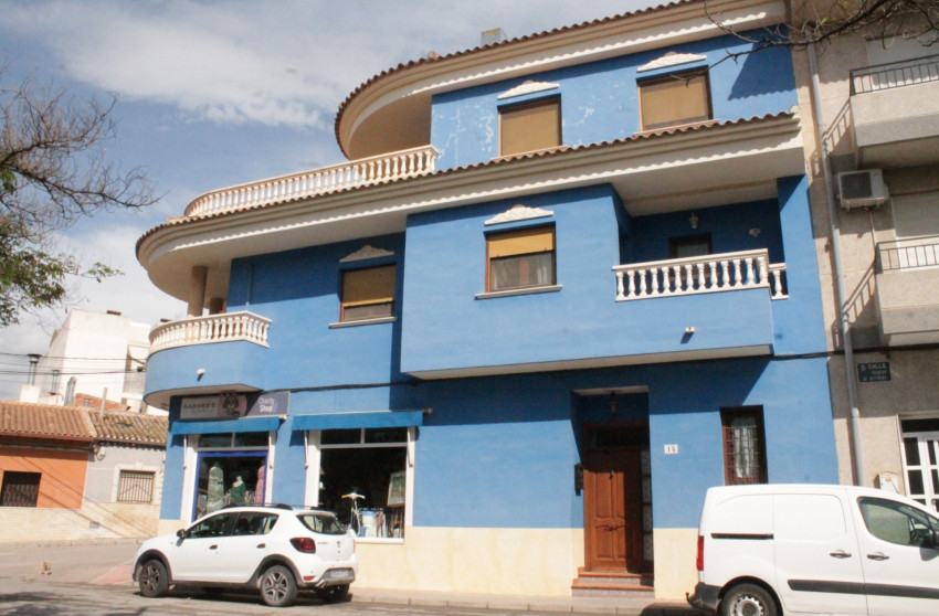 Resale - Townhouse -
Pinoso - Pinoso Alicante