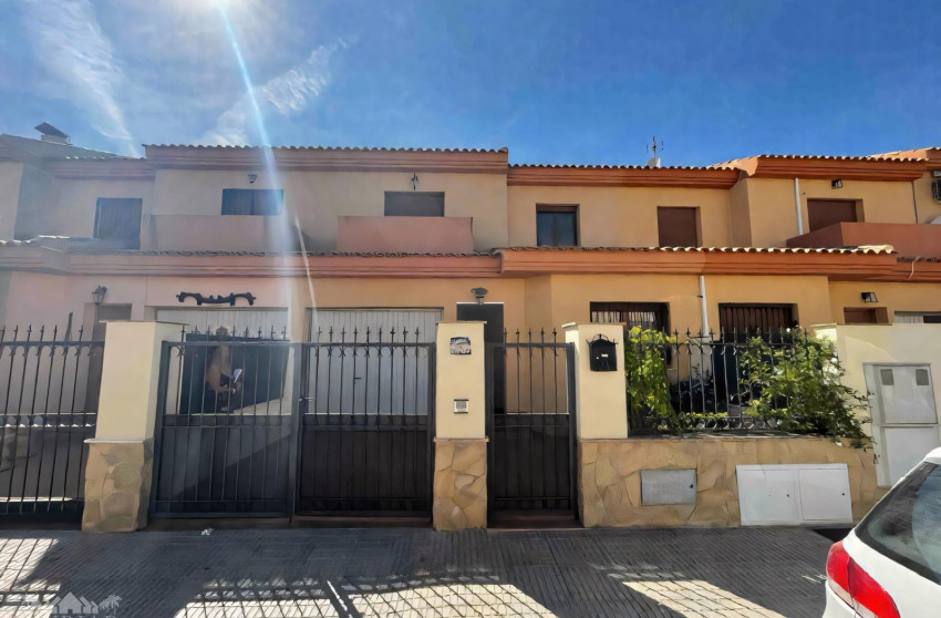 Resale - Townhouse -
Pinoso - Pinoso Alicante