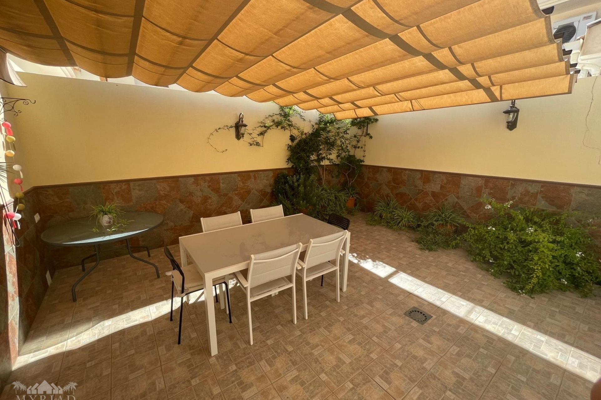 Resale - Townhouse -
Pinoso - Pinoso Alicante