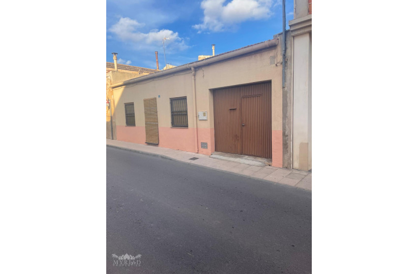 Resale - Townhouse -
Pinoso - Pinoso Alicante