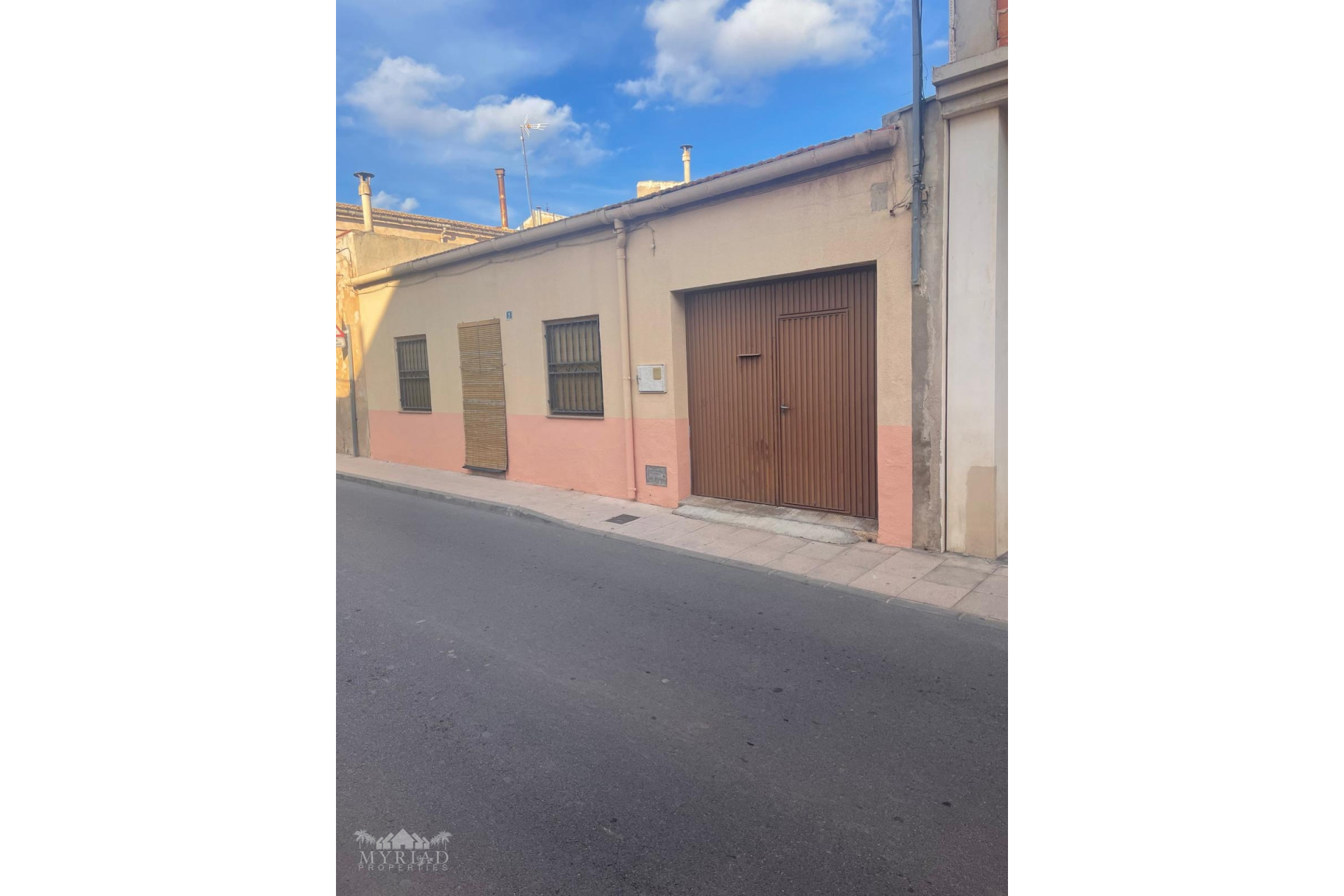 Resale - Townhouse -
Pinoso - Pinoso Alicante