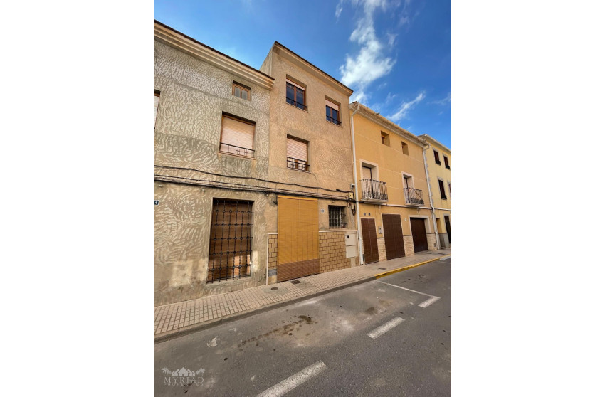 Resale - Townhouse -
Pinoso - Pinoso Alicante