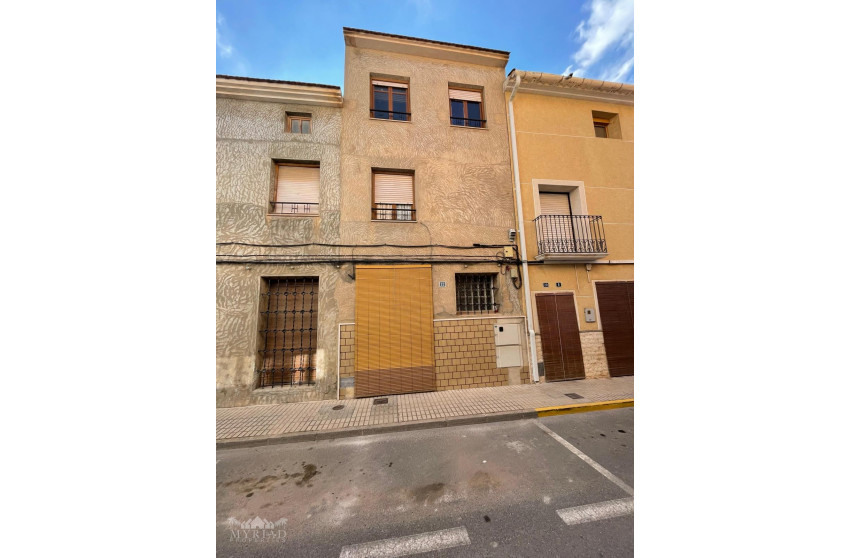 Resale - Townhouse -
Pinoso - Pinoso Alicante