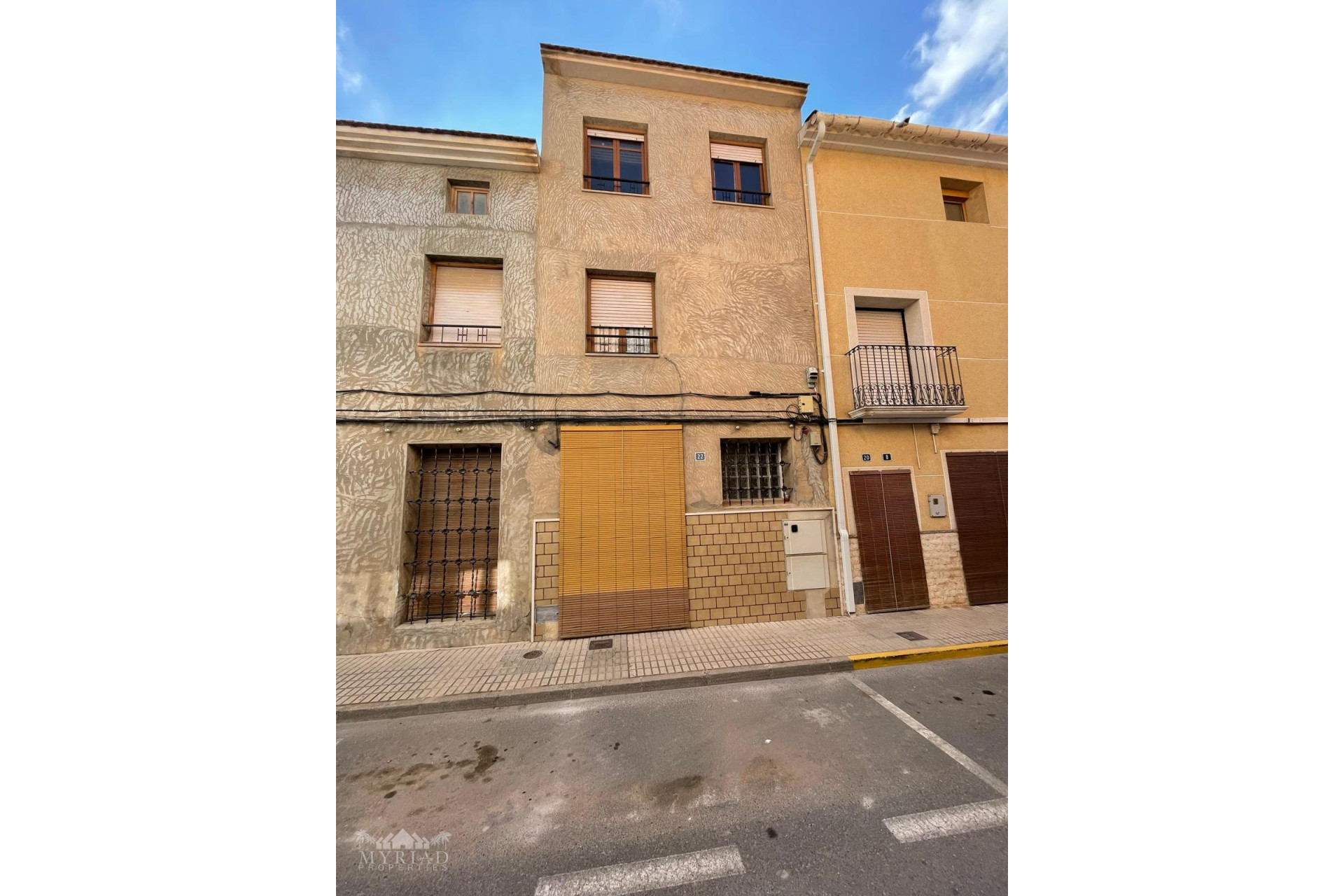 Resale - Townhouse -
Pinoso - Pinoso Alicante