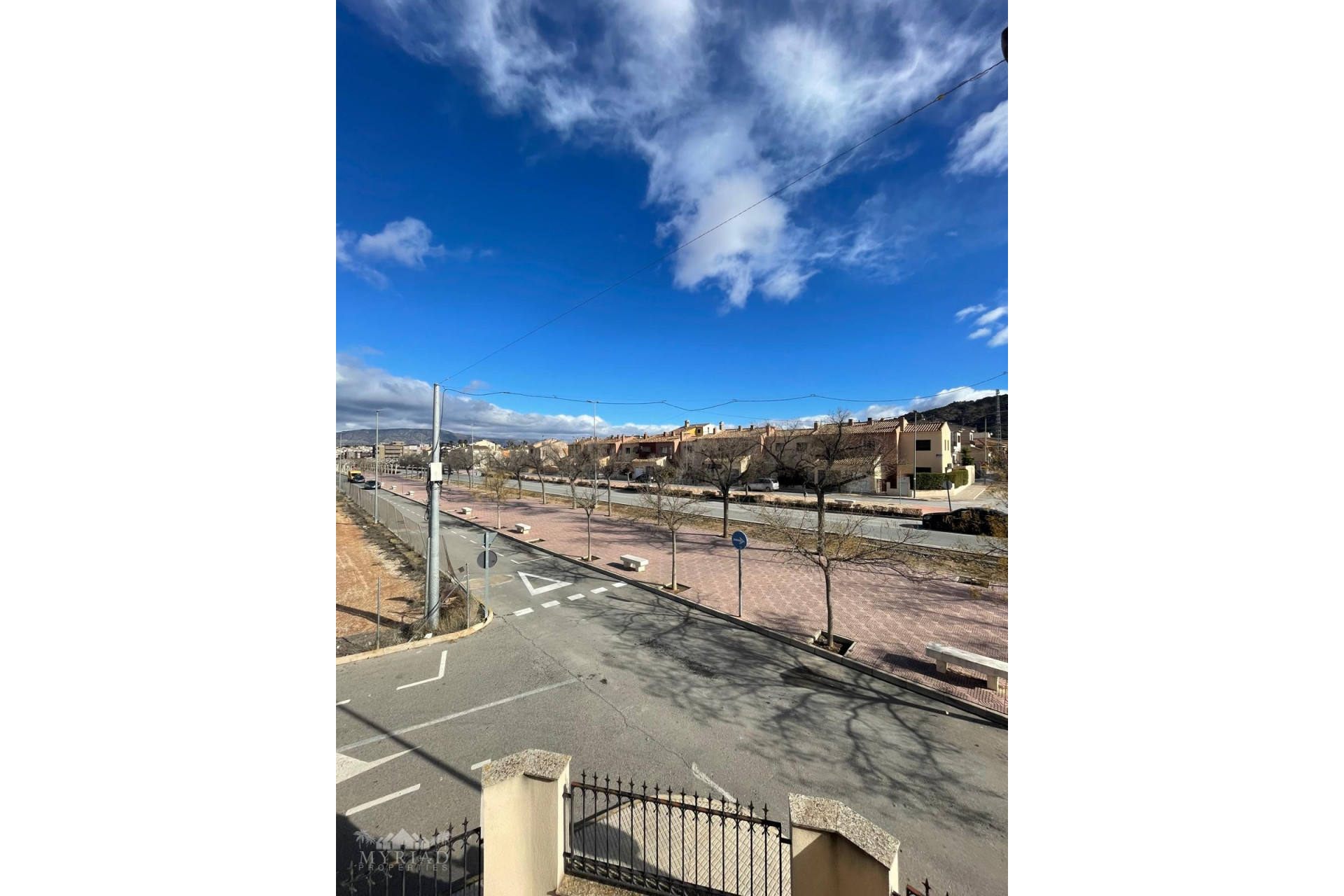 Resale - Townhouse -
Pinoso - Pinoso Alicante