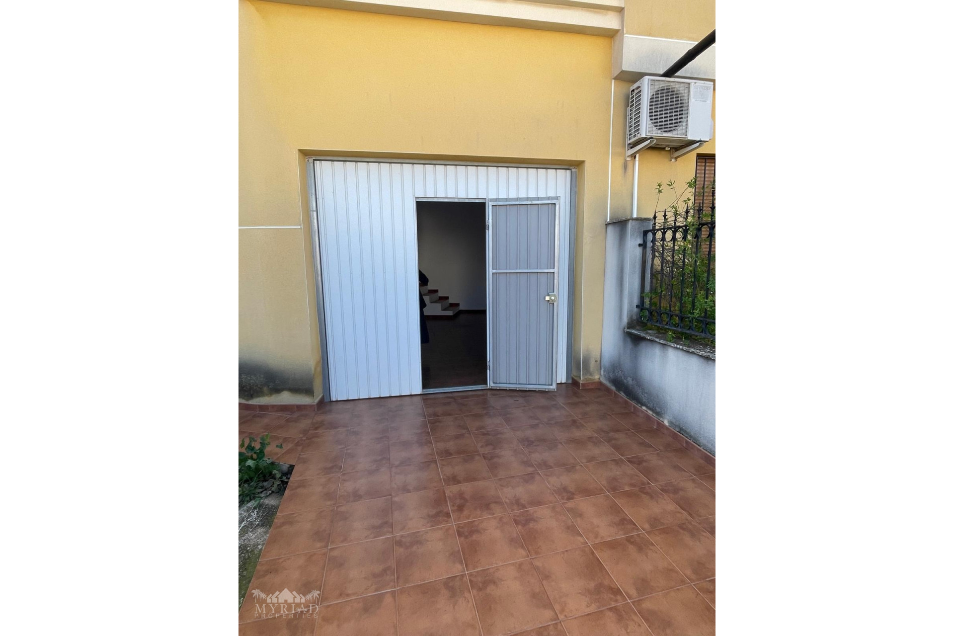 Resale - Townhouse -
Pinoso - Pinoso Alicante