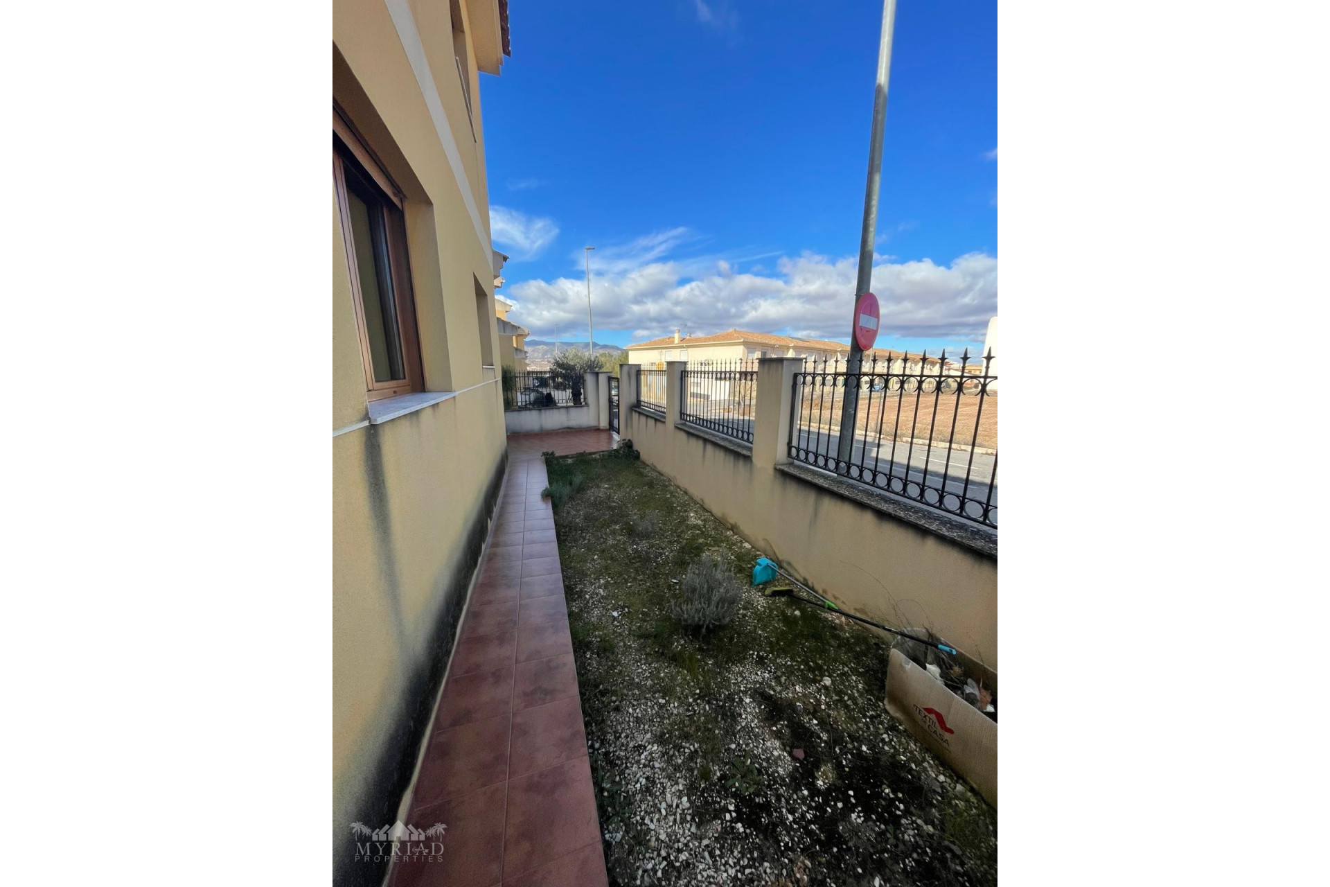Resale - Townhouse -
Pinoso - Pinoso Alicante
