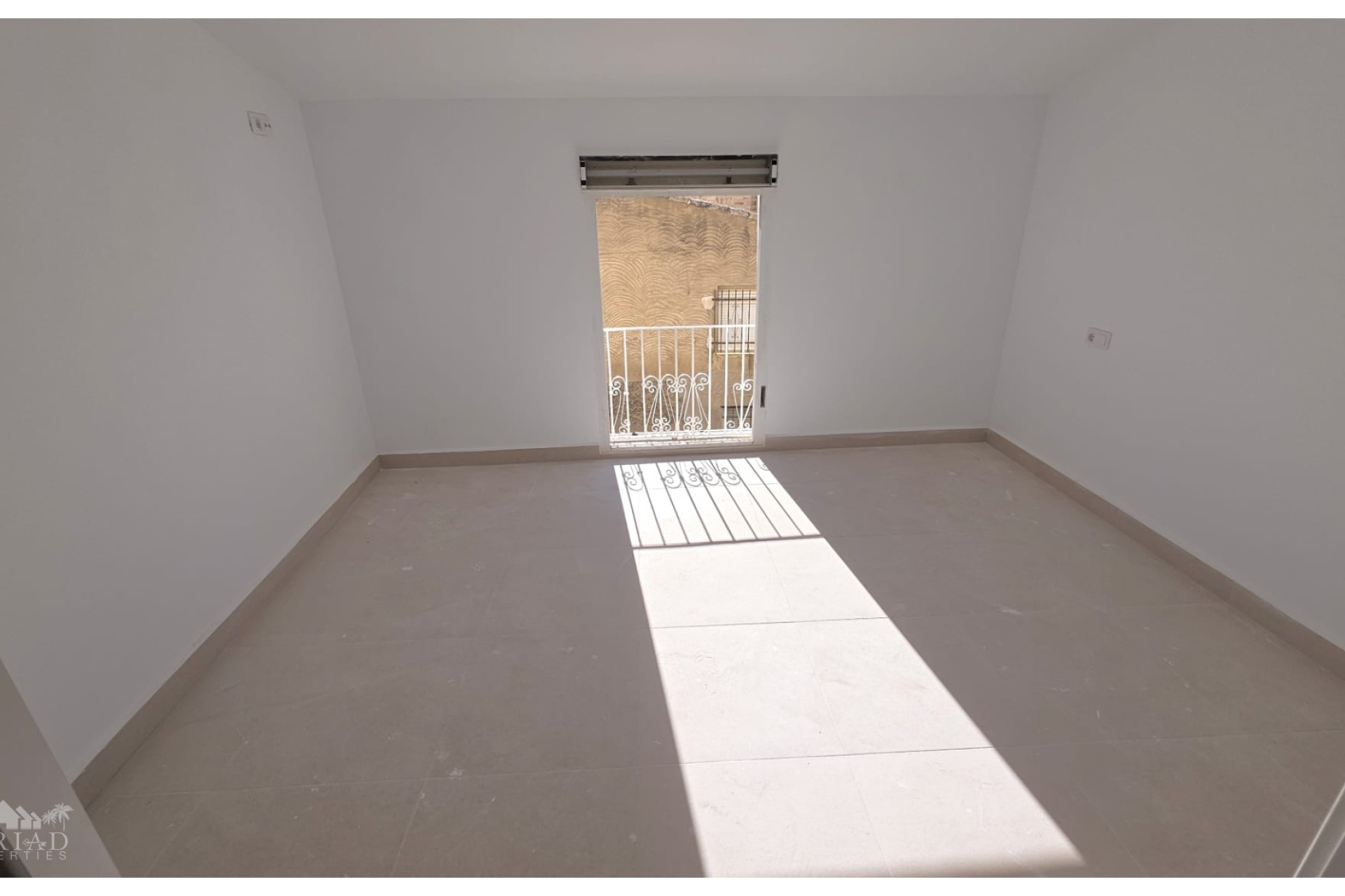 Resale - Townhouse -
Pinoso - Pinoso Alicante