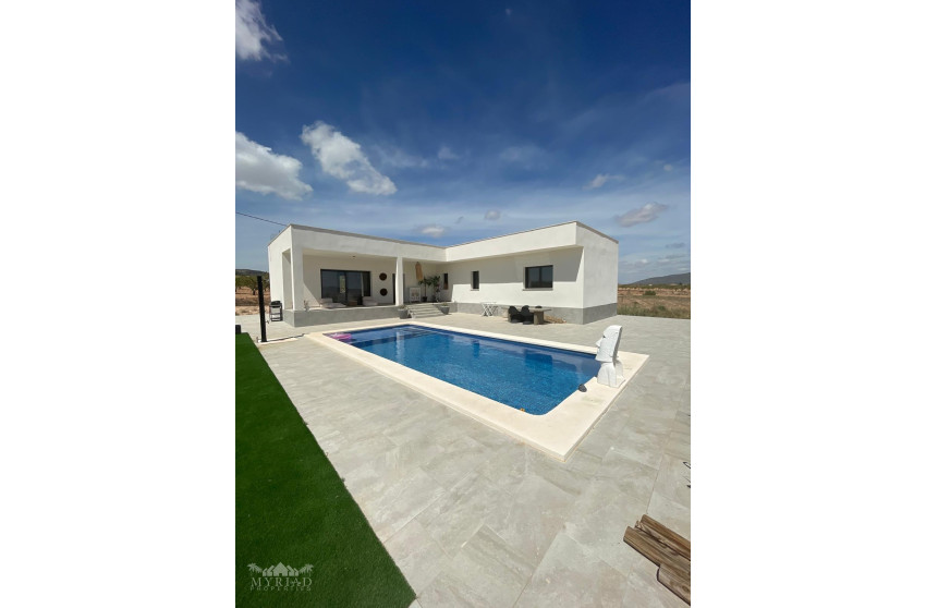 Resale - Townhouse -
Pinoso - Pinoso Alicante