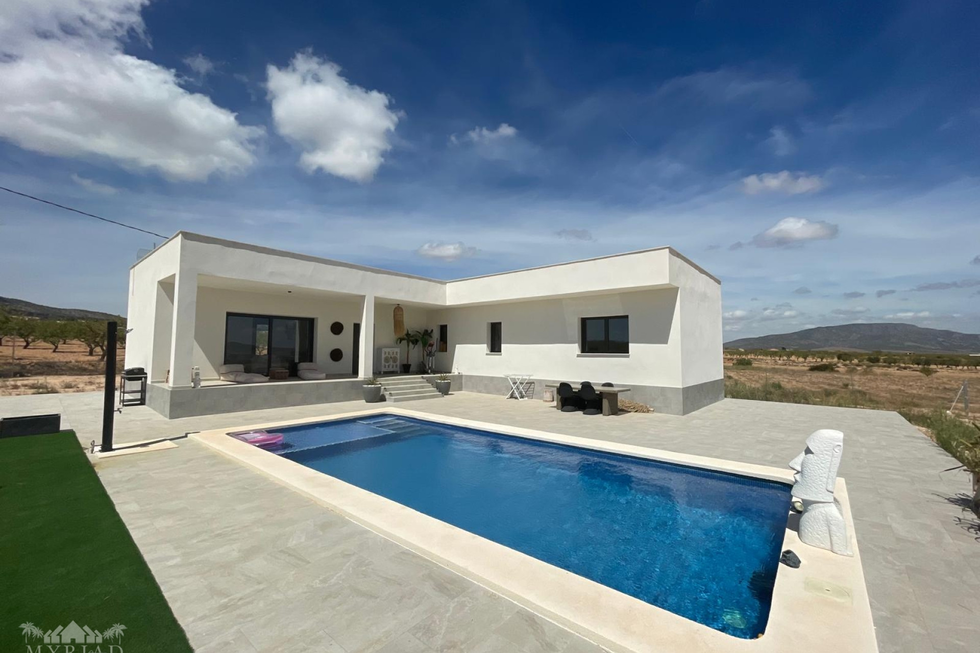 Resale - Townhouse -
Pinoso - Pinoso Alicante