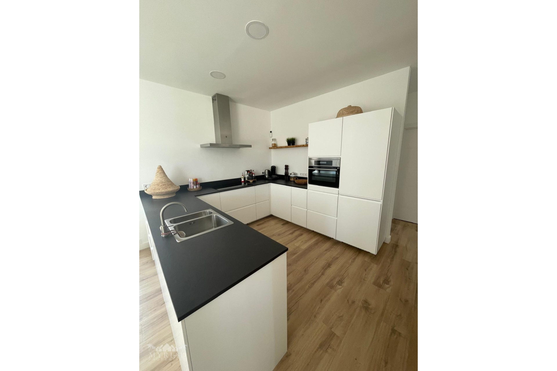 Resale - Townhouse -
Pinoso - Pinoso Alicante