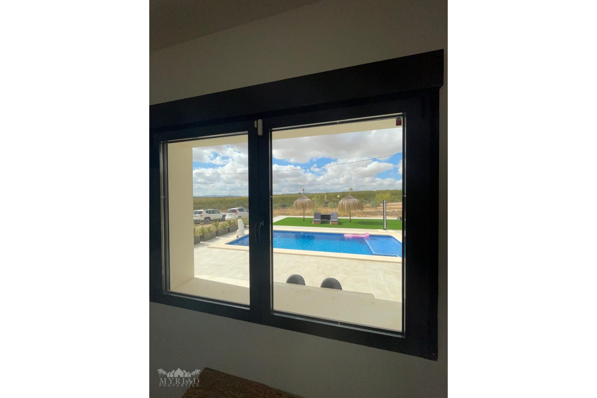 Resale - Townhouse -
Pinoso - Pinoso Alicante