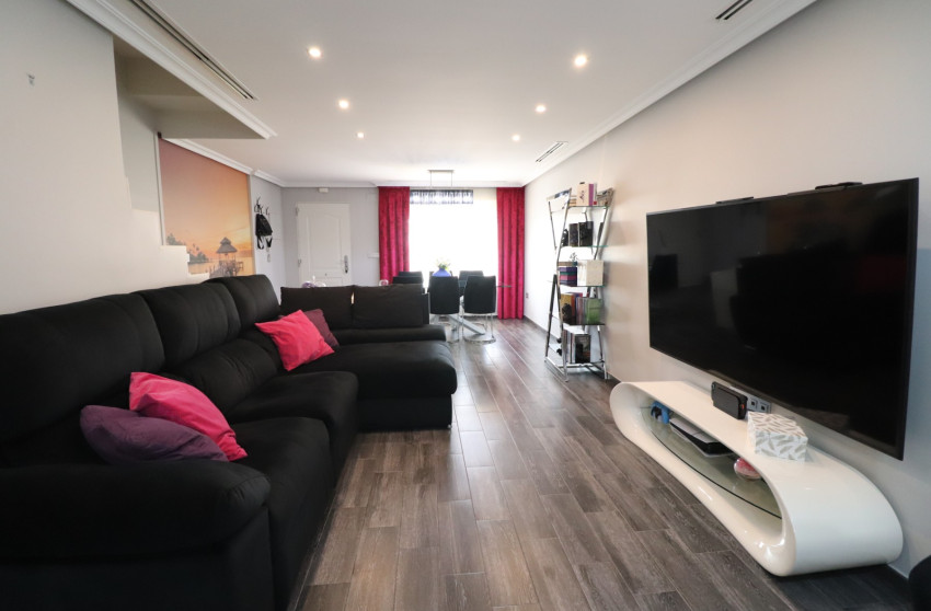 Resale - Townhouse -
Redovan - Redovan - Town