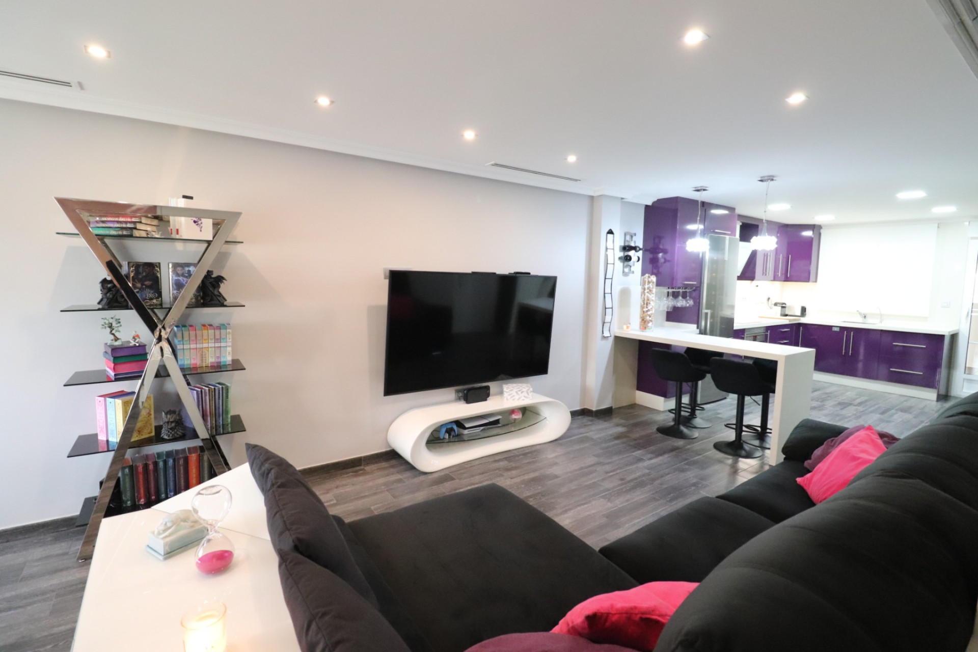 Resale - Townhouse -
Redovan - Redovan - Town