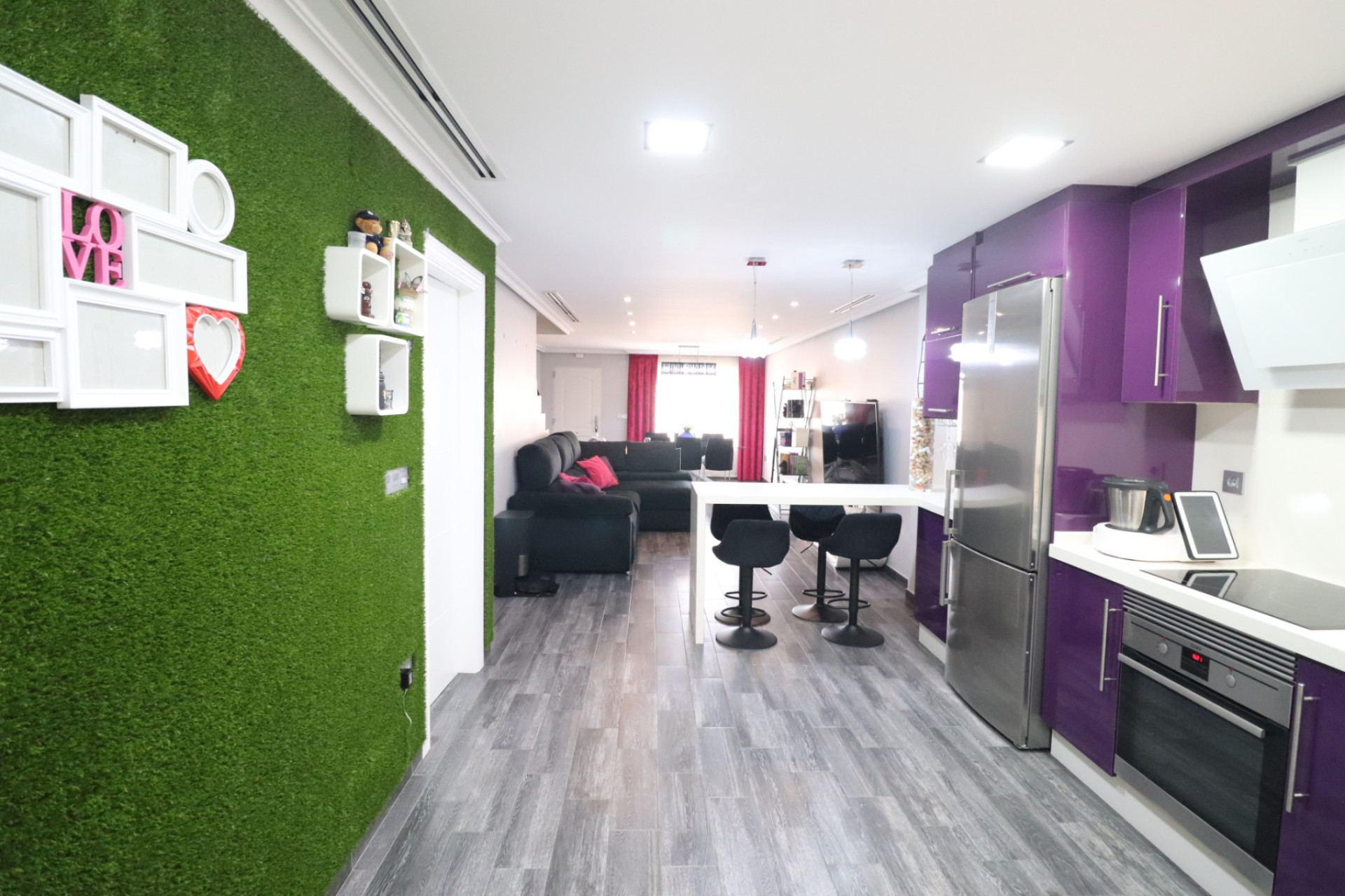 Resale - Townhouse -
Redovan - Redovan - Town