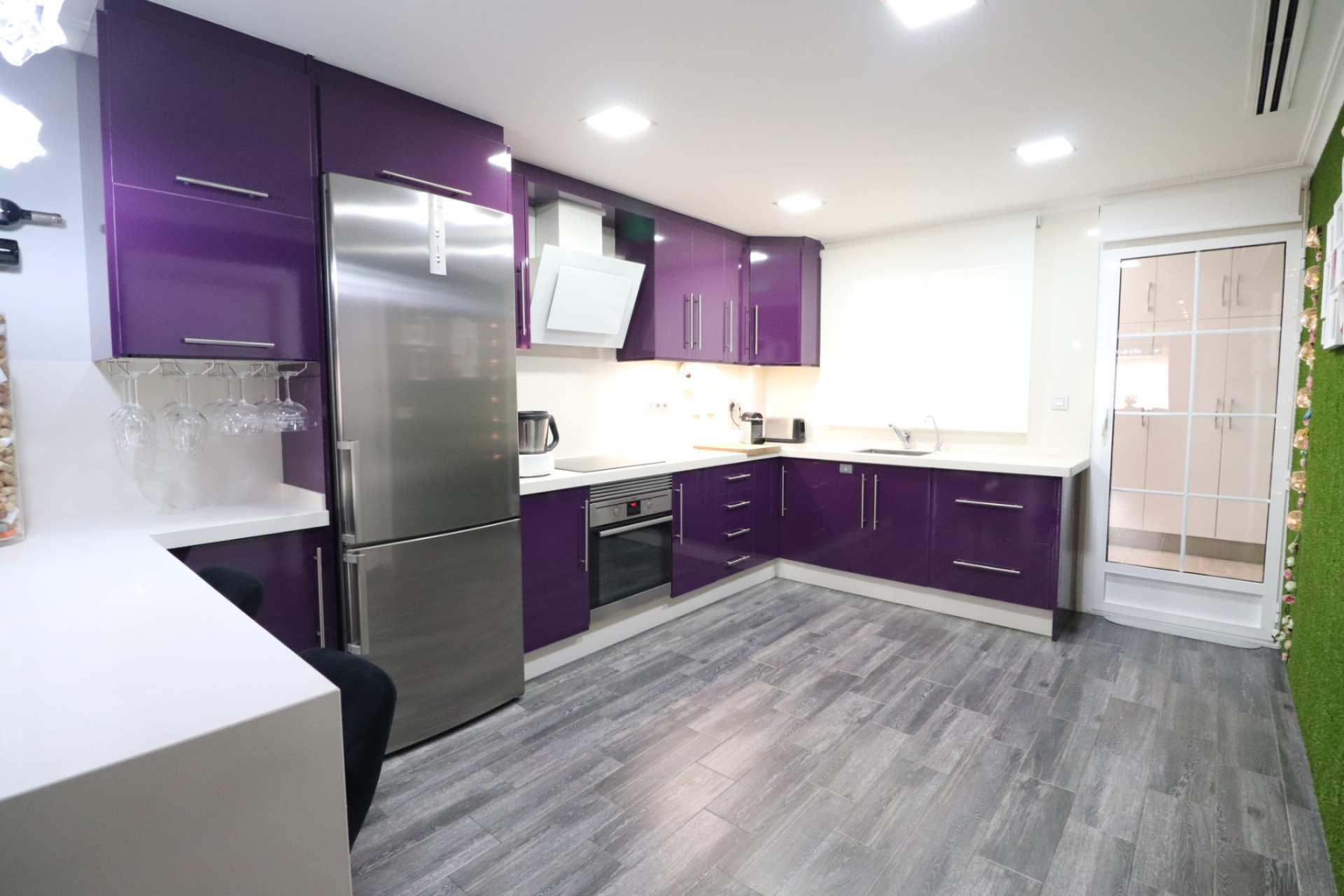 Resale - Townhouse -
Redovan - Redovan - Town