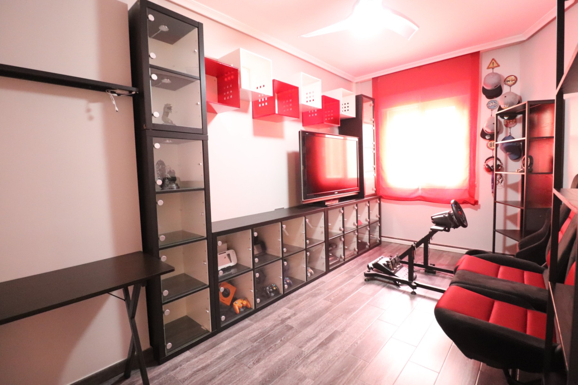 Resale - Townhouse -
Redovan - Redovan - Town