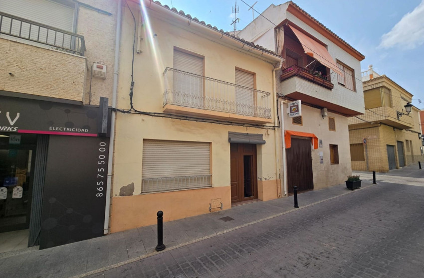 Resale - Townhouse -
Salinas