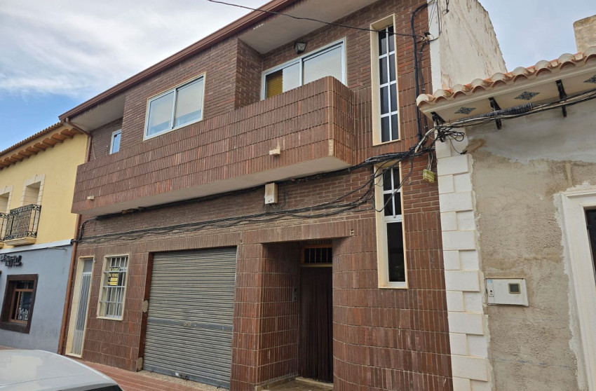 Resale - Townhouse -
Salinas