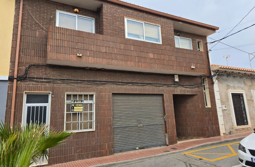 Resale - Townhouse -
Salinas