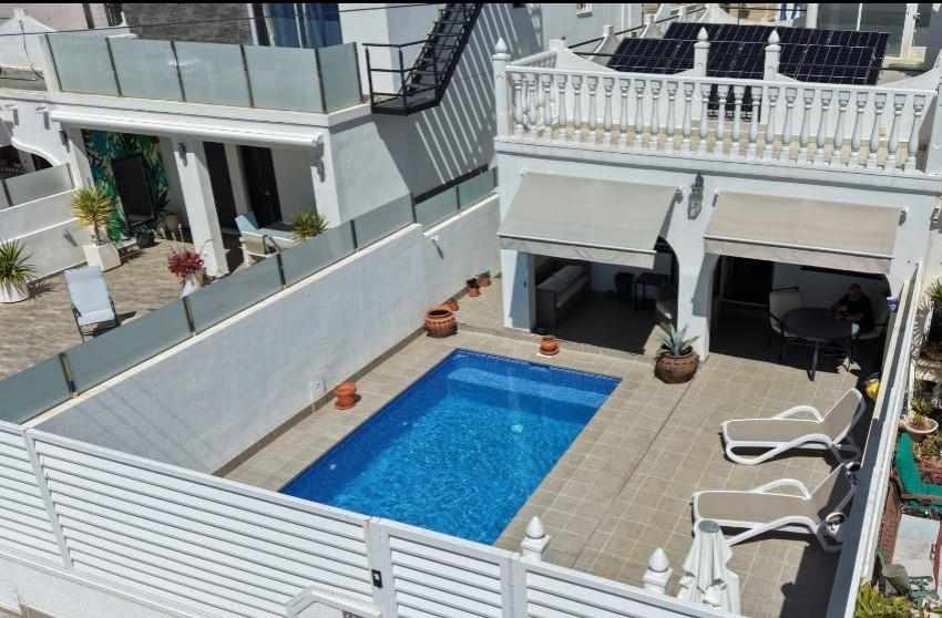 Resale - Townhouse -
San Miguel de Salinas - Inland