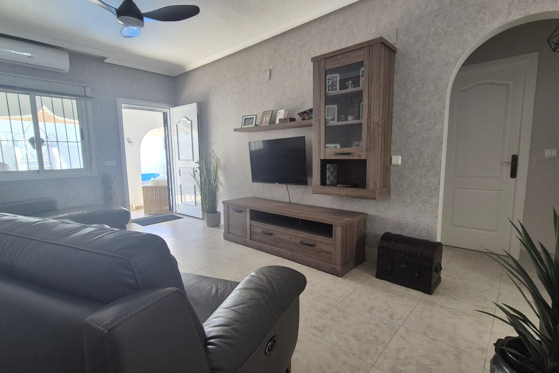 Resale - Townhouse -
San Miguel de Salinas - Inland
