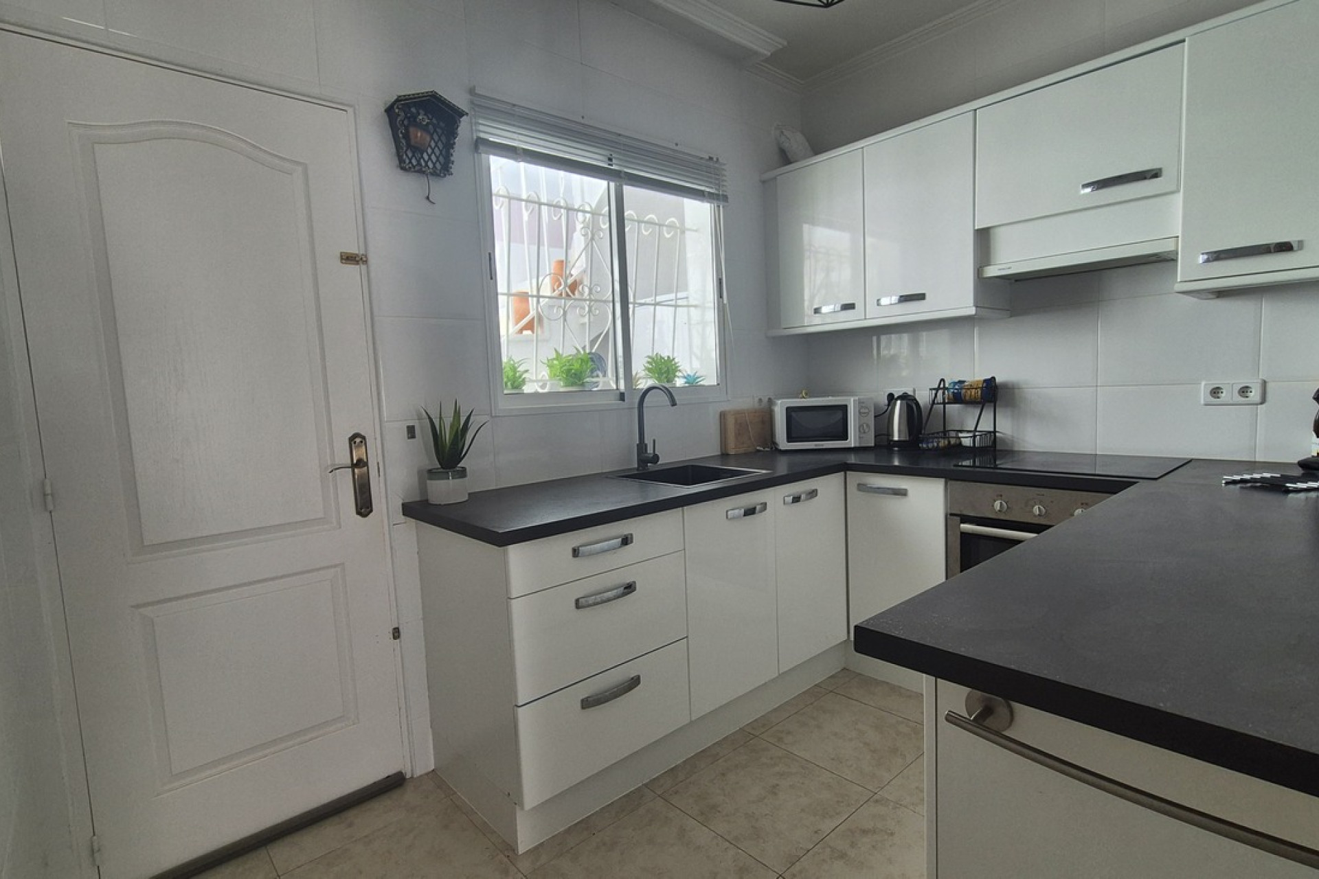 Resale - Townhouse -
San Miguel de Salinas - Inland