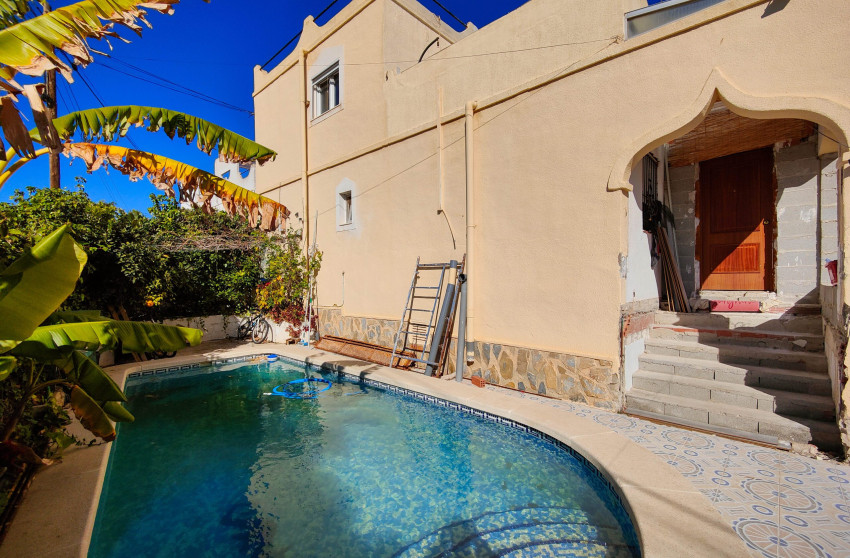 Resale - Townhouse -
San Miguel de Salinas