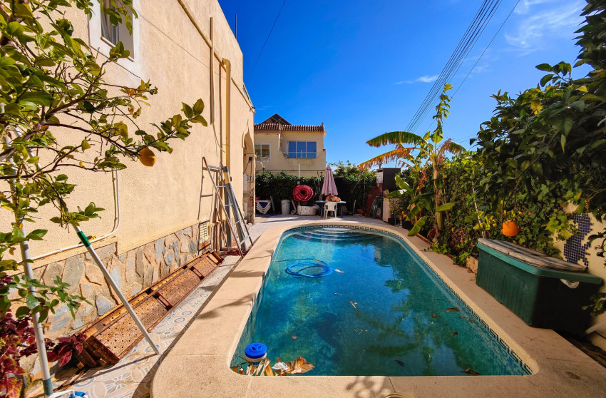 Resale - Townhouse -
San Miguel de Salinas