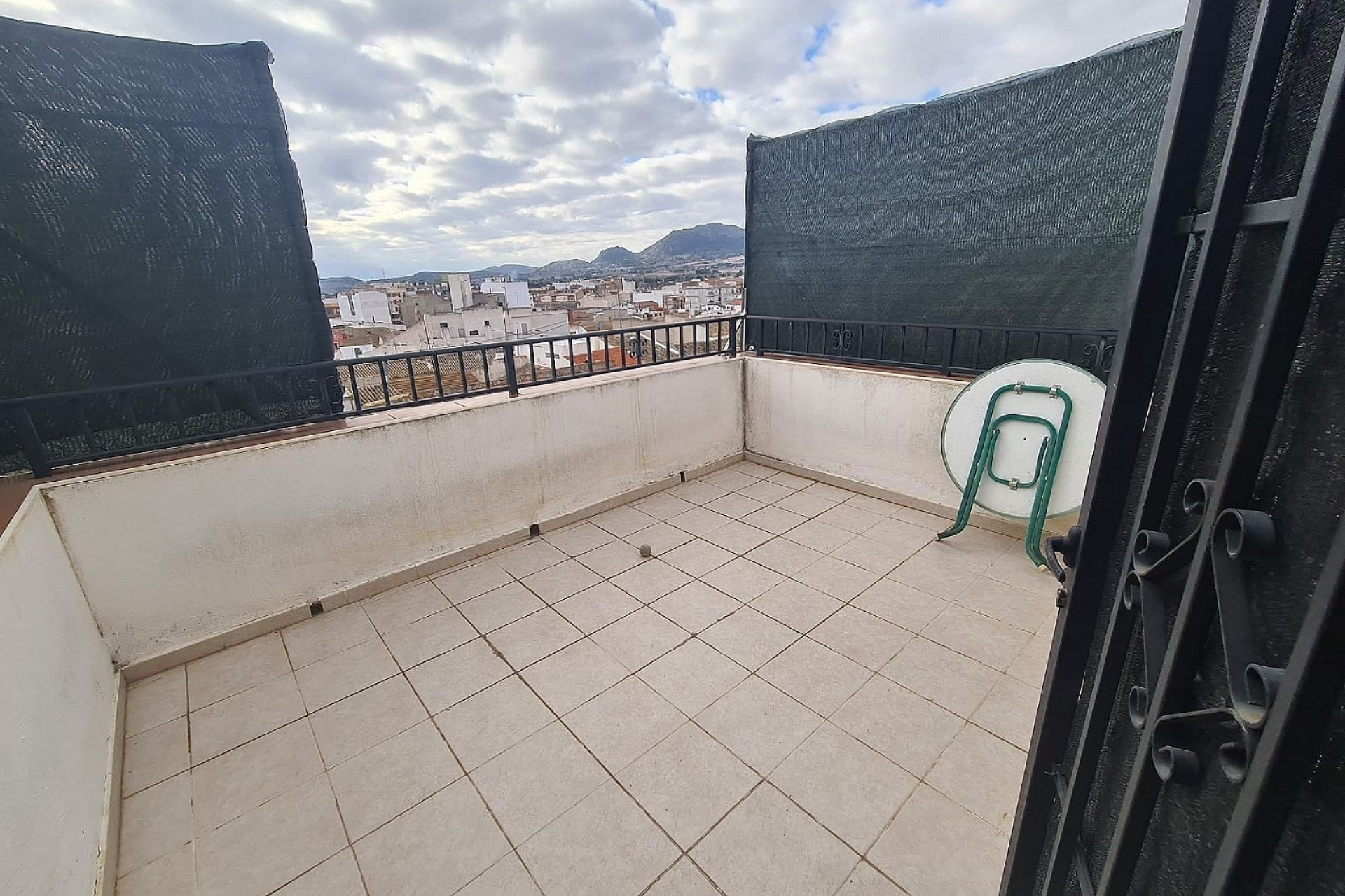 Resale - Townhouse -
Sax