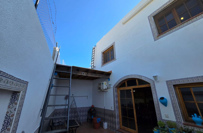 Resale - Townhouse -
Sax