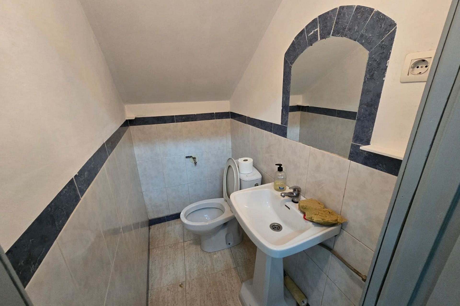 Resale - Townhouse -
Sax