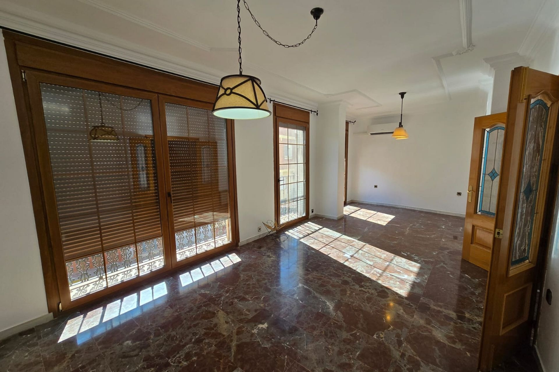 Resale - Townhouse -
Sax