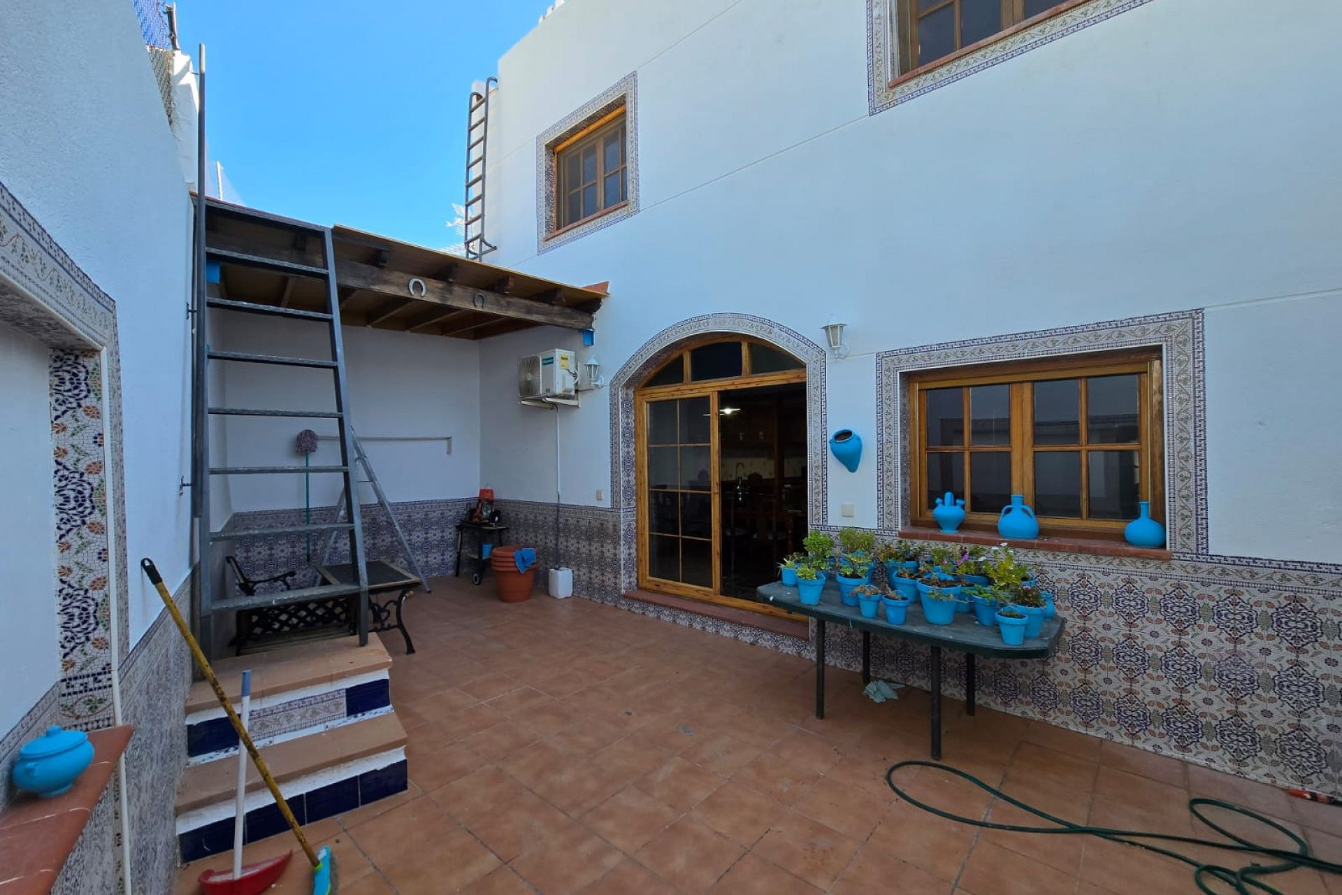 Resale - Townhouse -
Sax