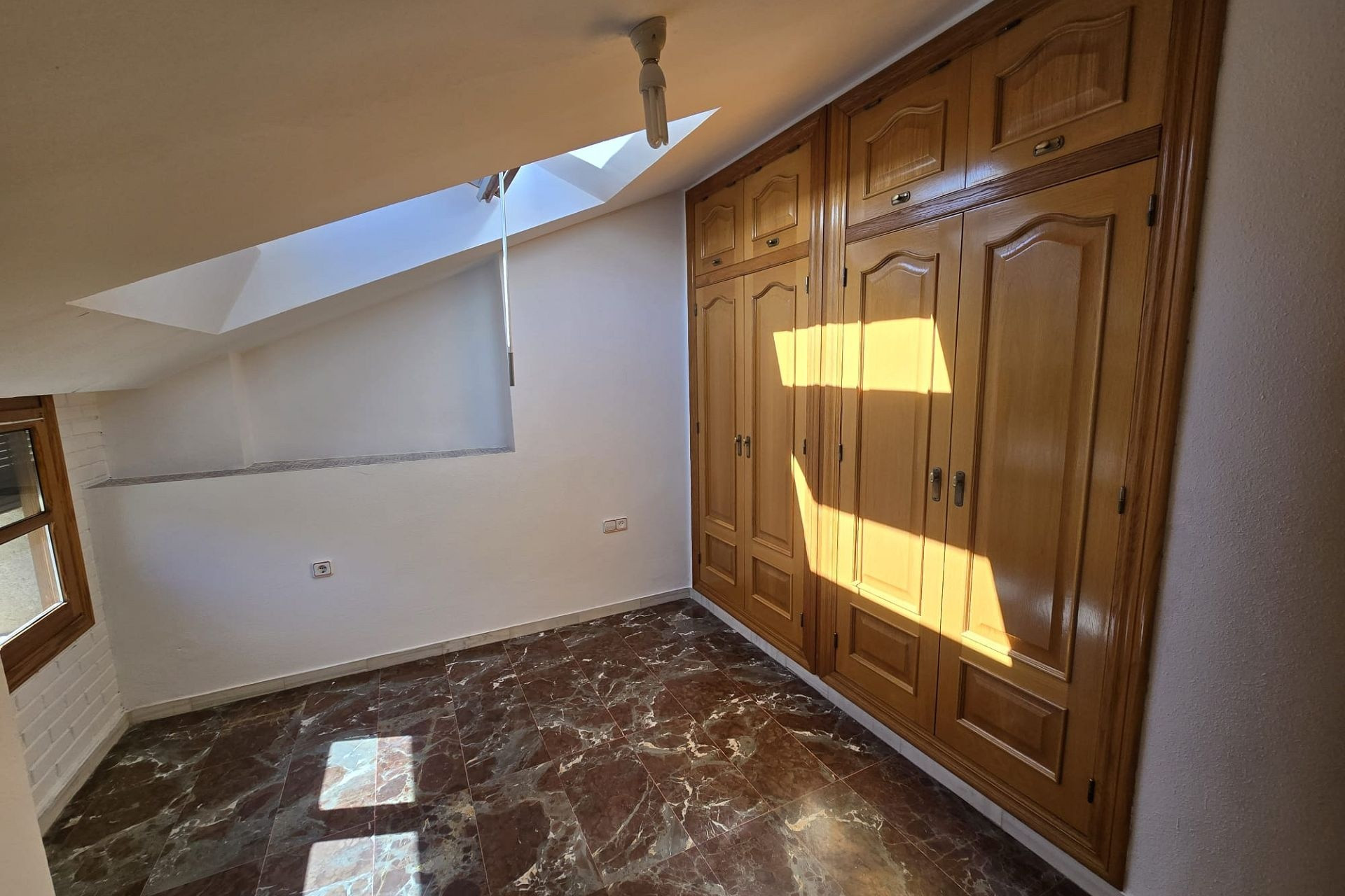 Resale - Townhouse -
Sax