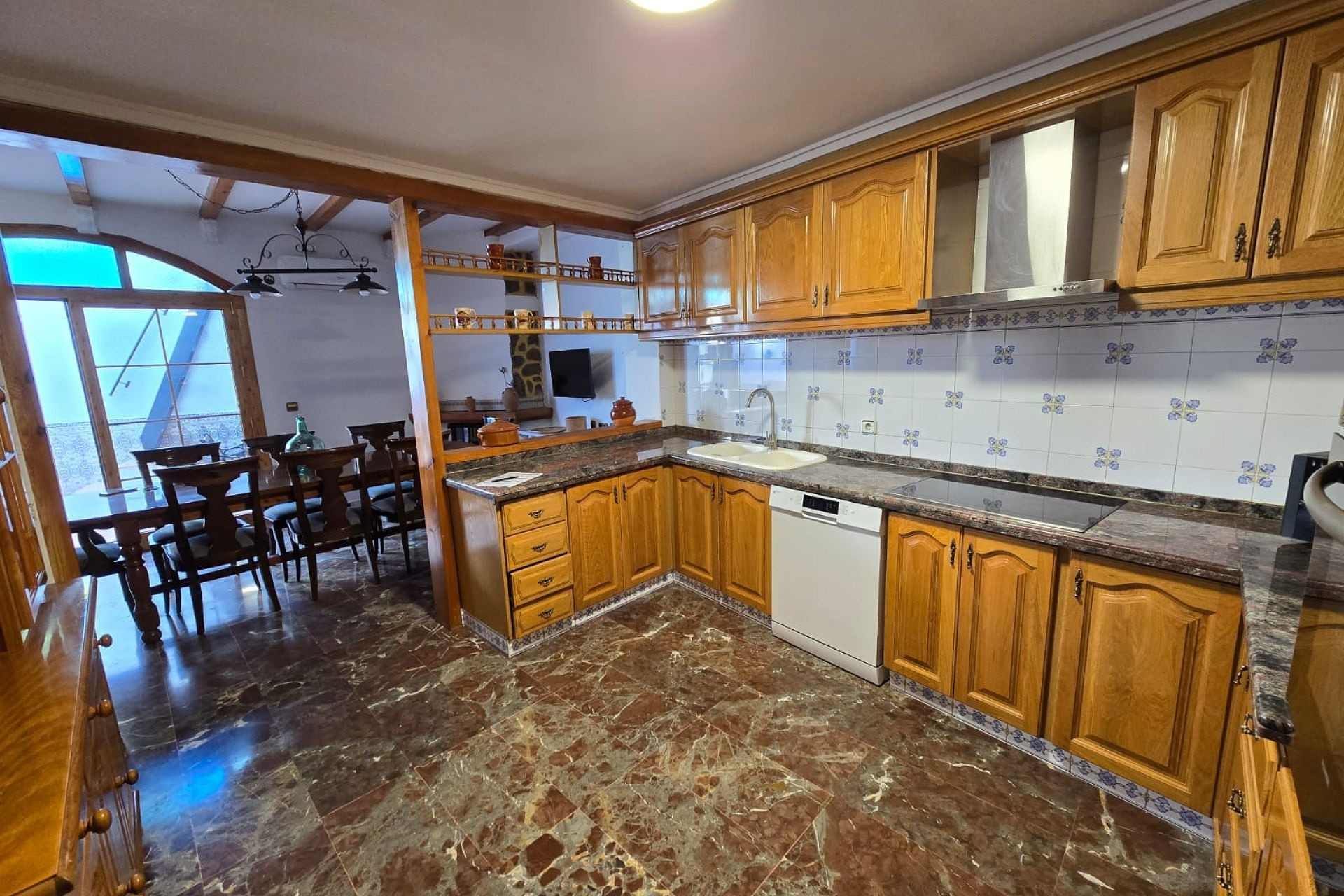 Resale - Townhouse -
Sax