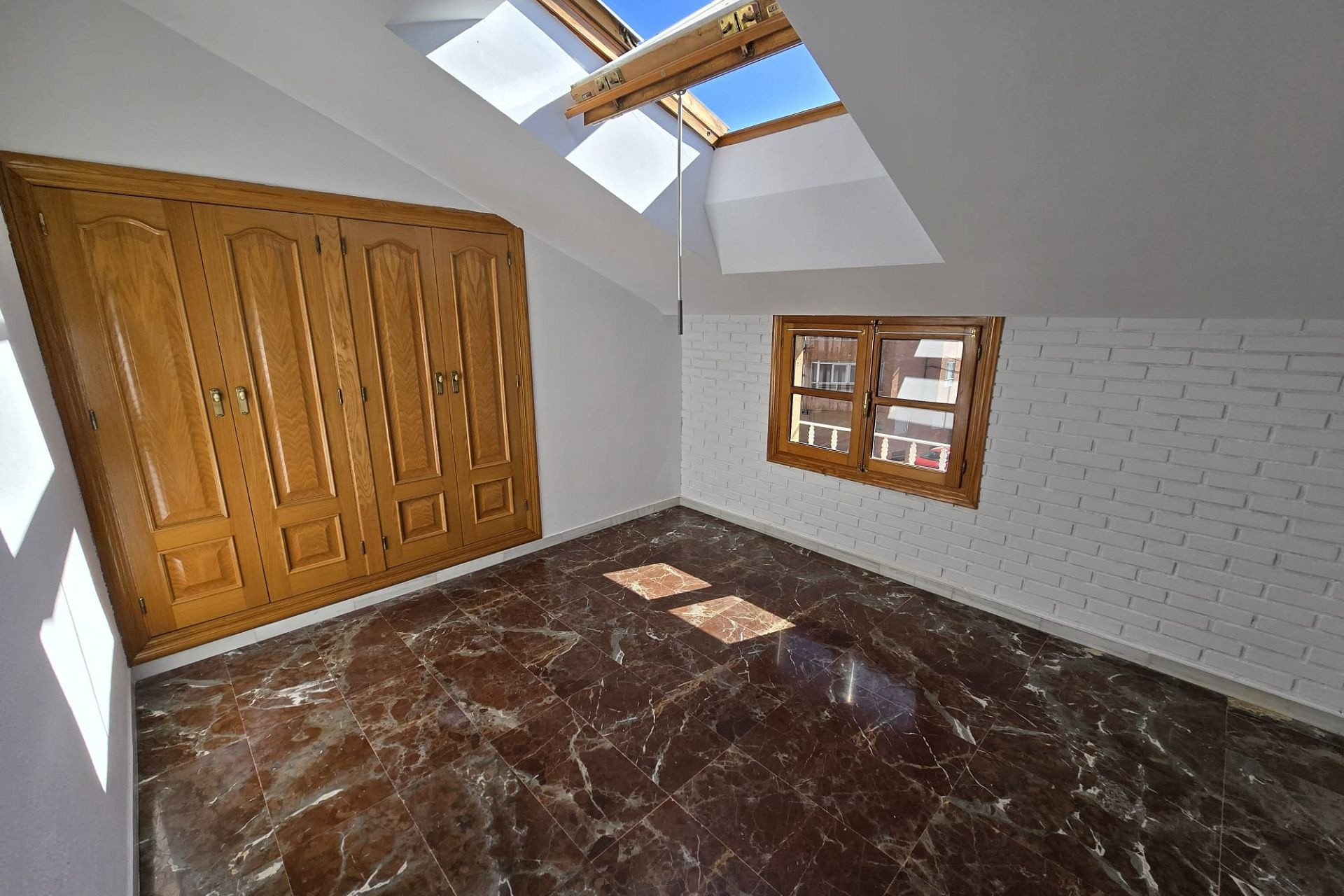 Resale - Townhouse -
Sax