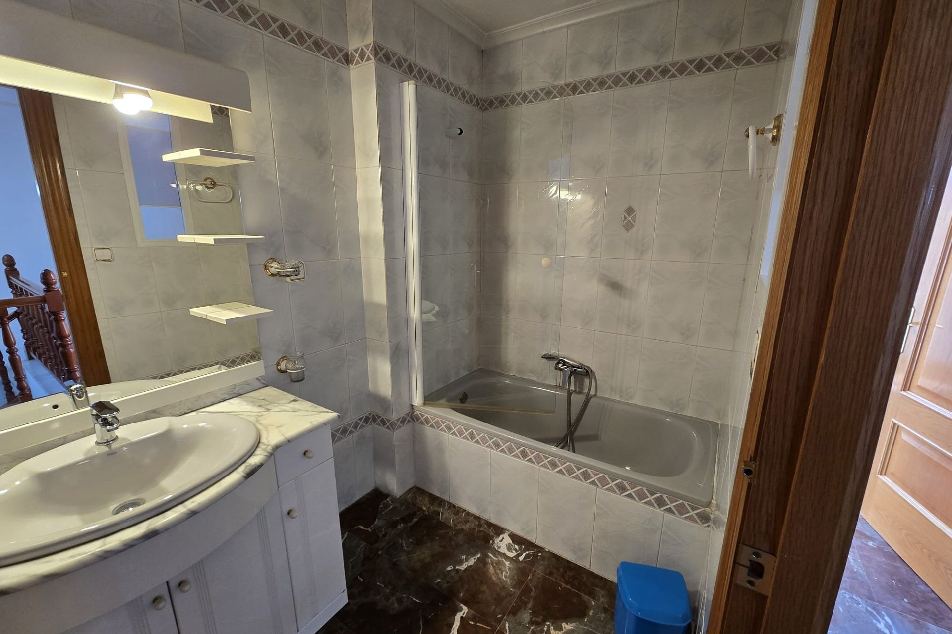 Resale - Townhouse -
Sax