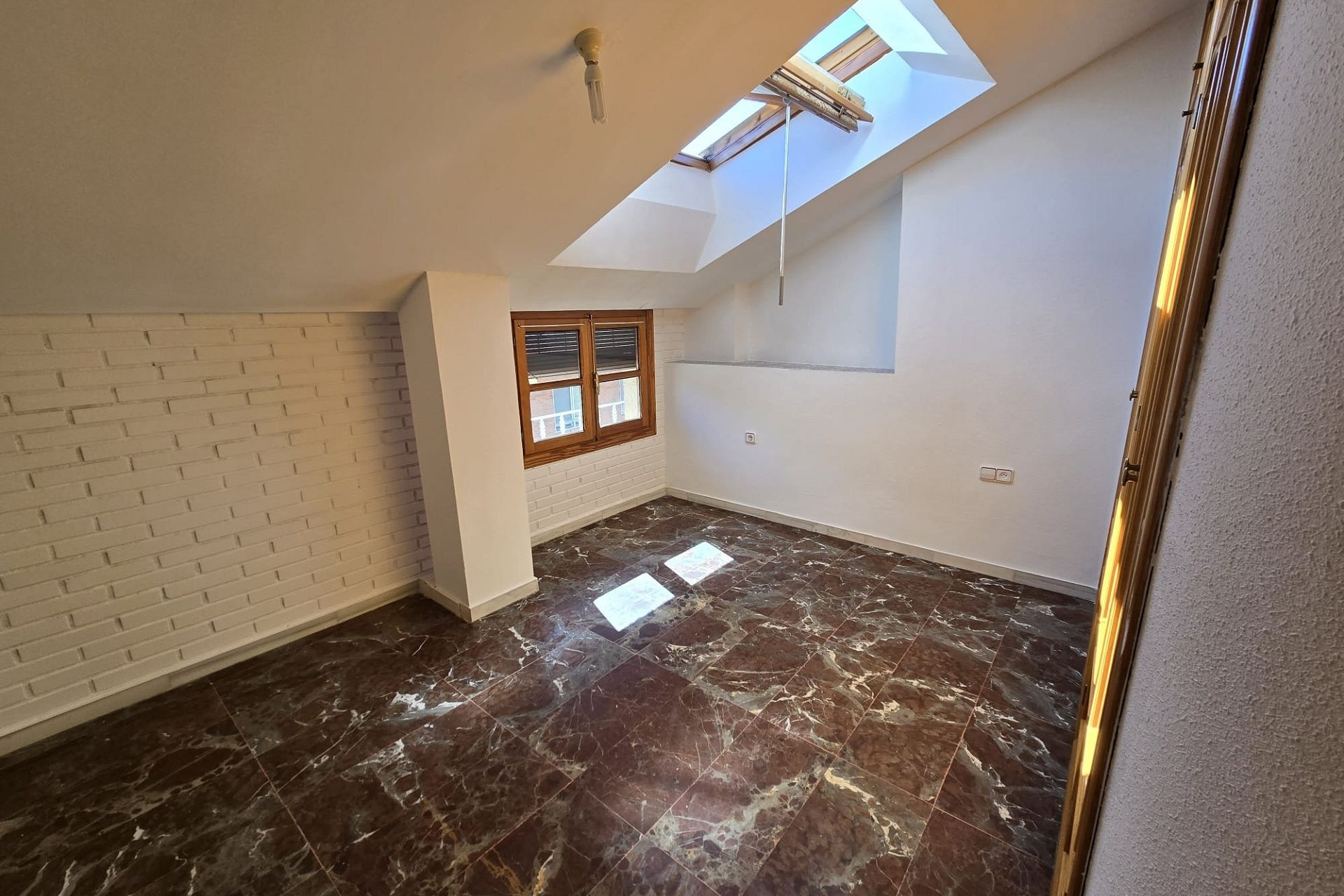 Resale - Townhouse -
Sax