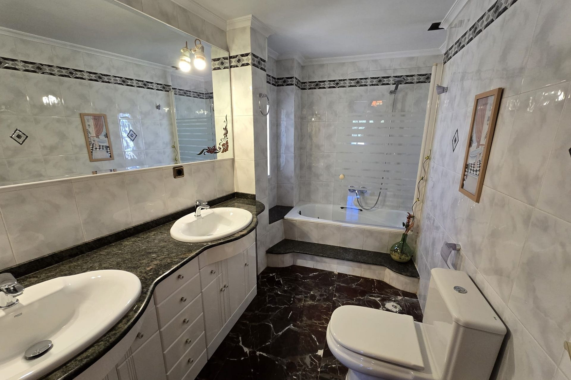 Resale - Townhouse -
Sax