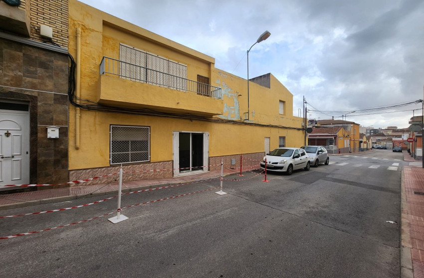 Resale - Townhouse -
Sax