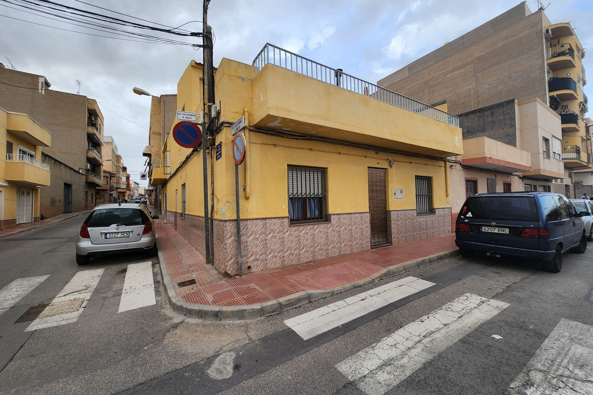 Resale - Townhouse -
Sax