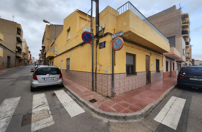 Resale - Townhouse -
Sax