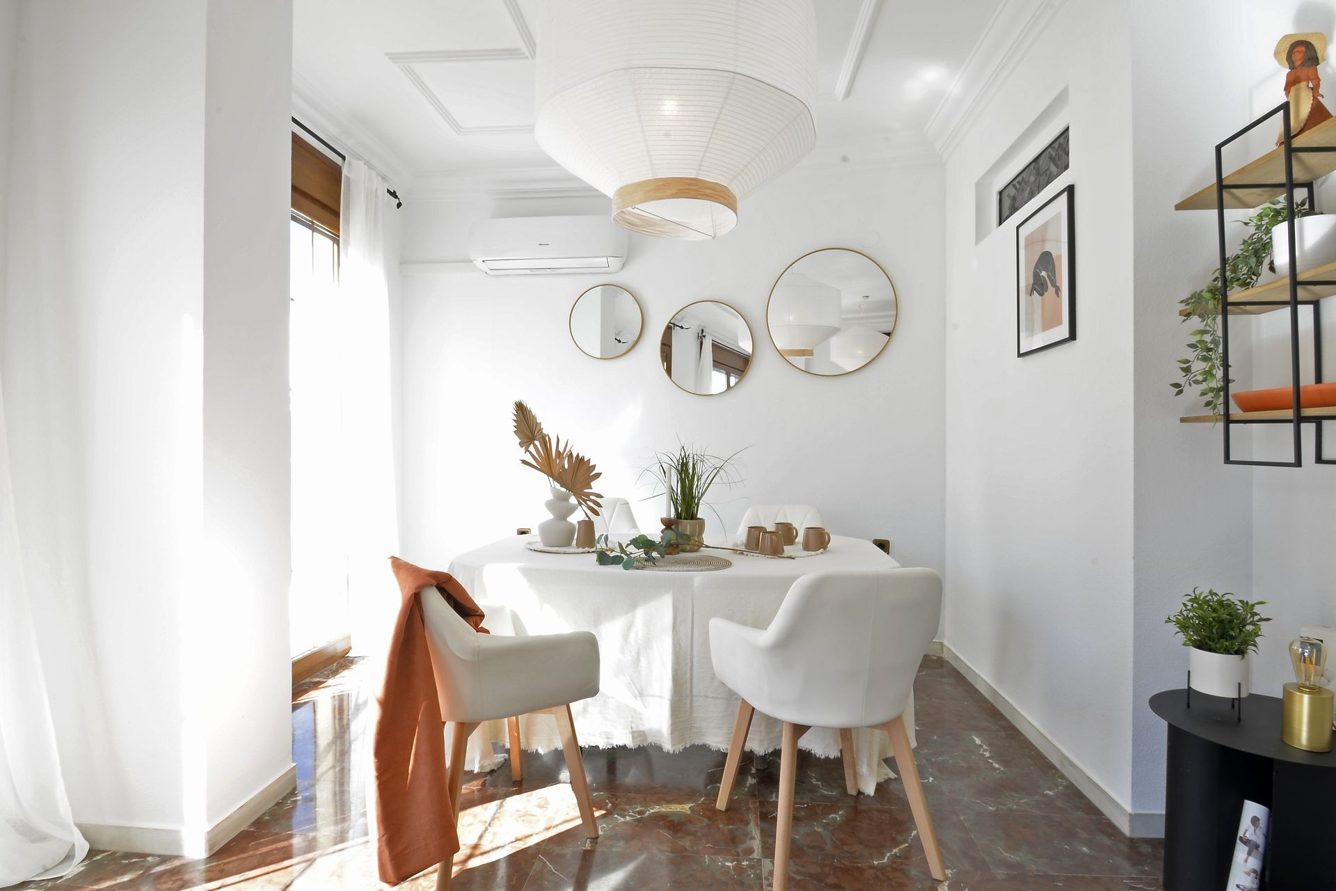 Resale - Townhouse -
Sax