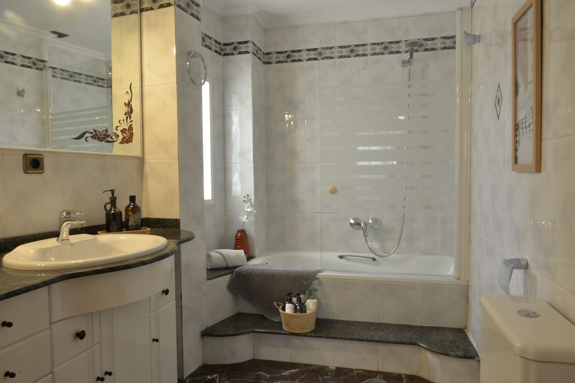 Resale - Townhouse -
Sax