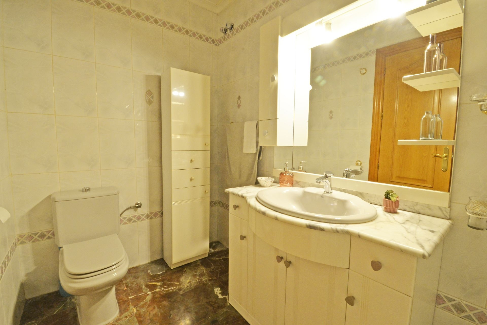 Resale - Townhouse -
Sax