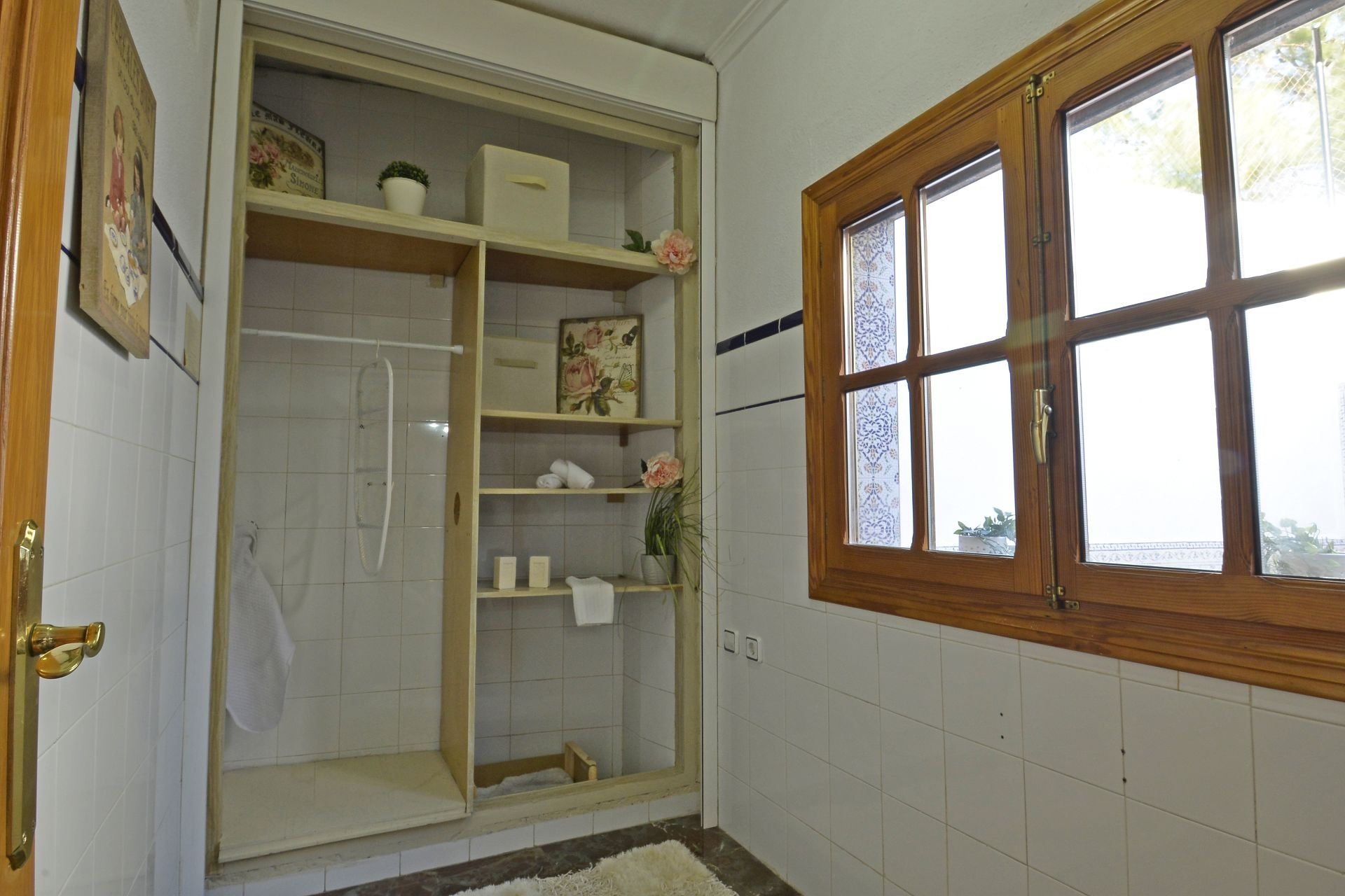 Resale - Townhouse -
Sax