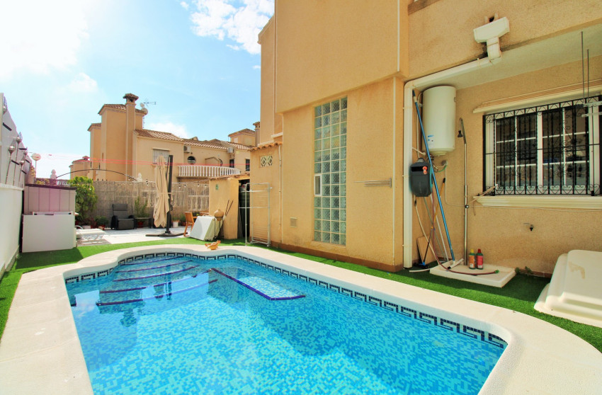 Resale - Townhouse -
Villamartín