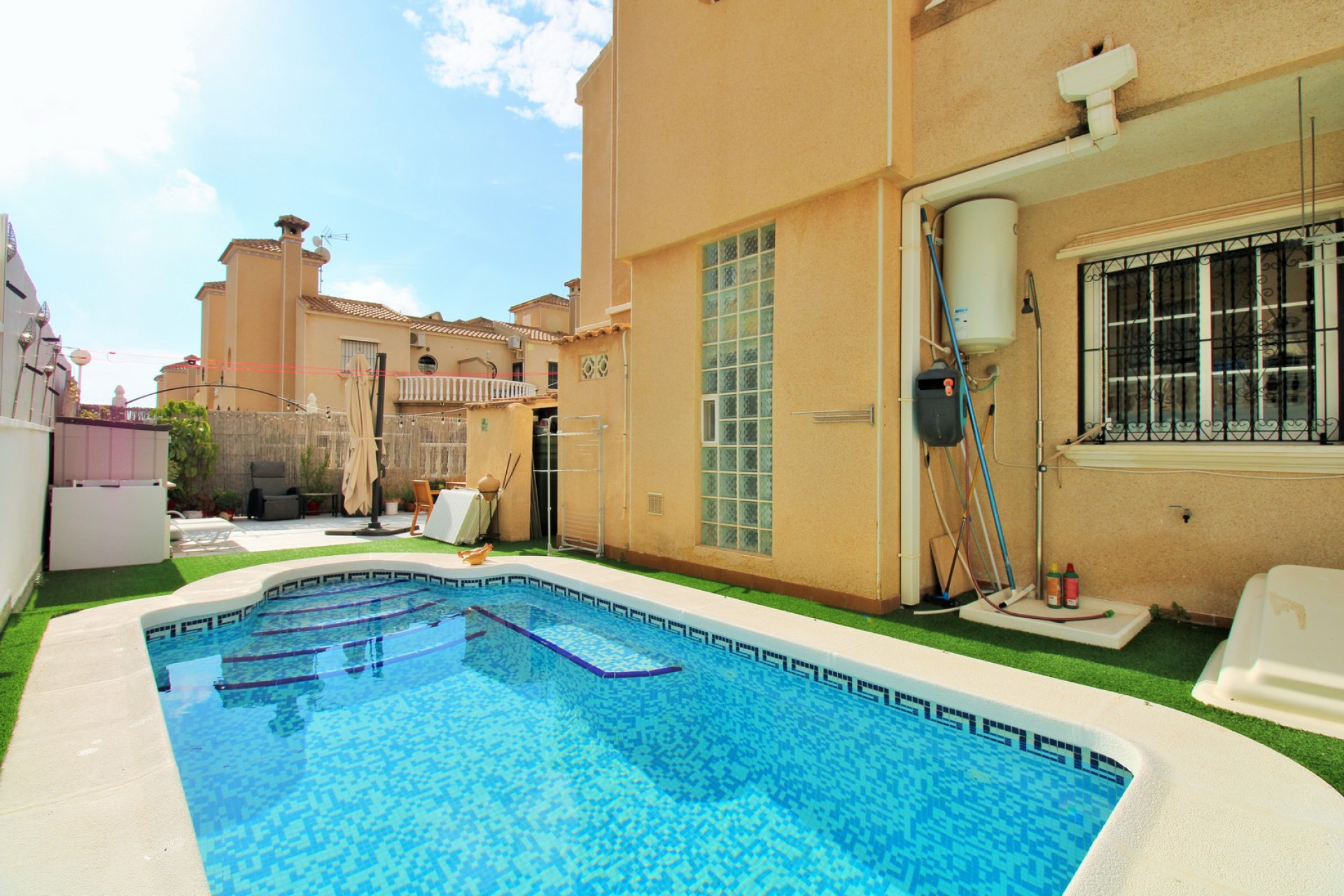 Resale - Townhouse -
Villamartín